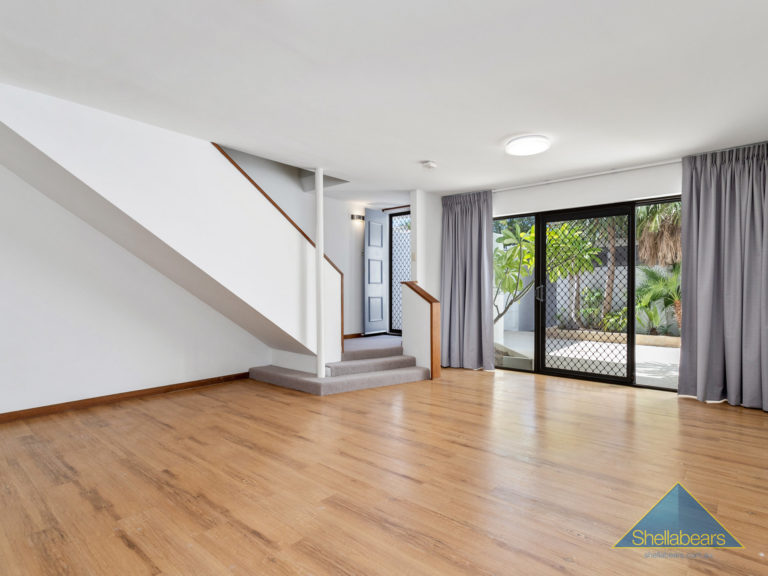 3/129 Labouchere gallery