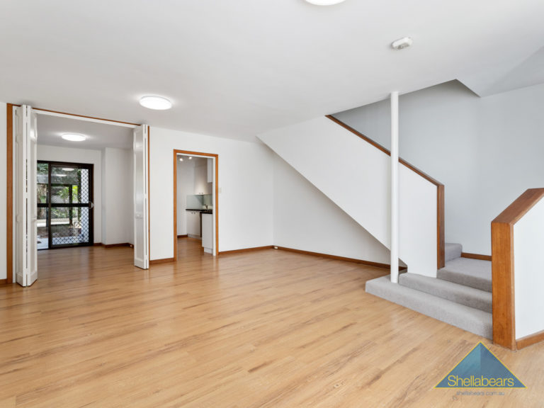 3/129 Labouchere gallery