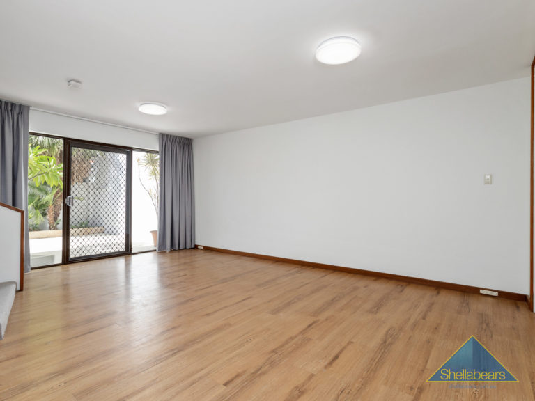 3/129 Labouchere gallery