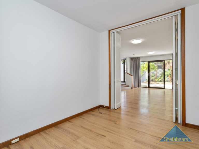 3/129 Labouchere gallery