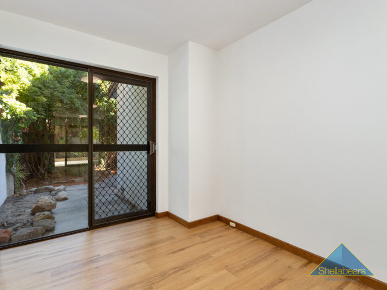 3/129 Labouchere gallery