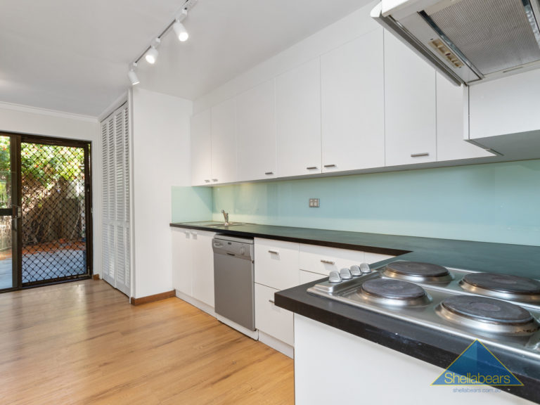 3/129 Labouchere gallery