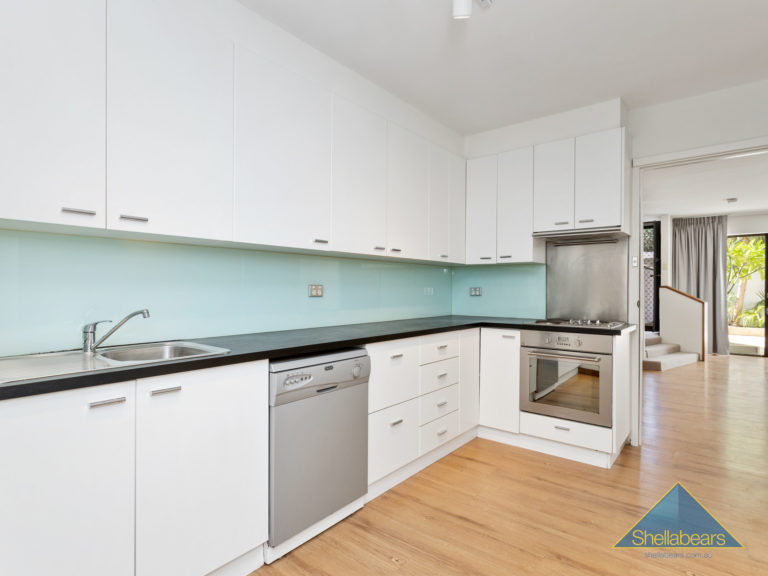 3/129 Labouchere gallery