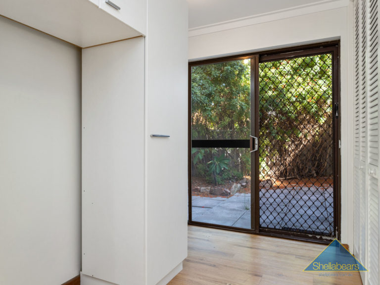 3/129 Labouchere gallery