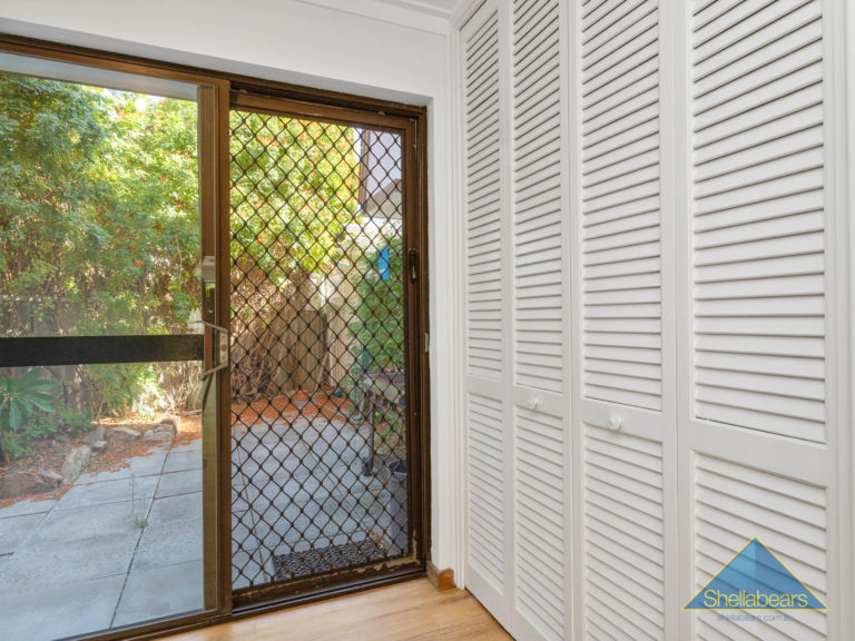 3/129 Labouchere gallery