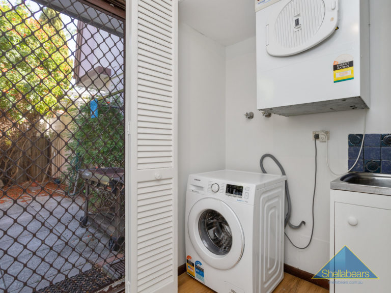 3/129 Labouchere gallery