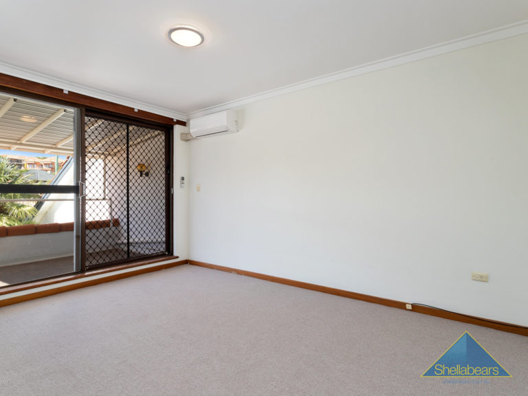 3/129 Labouchere gallery