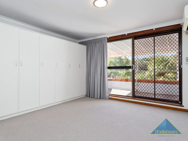 3/129 Labouchere gallery