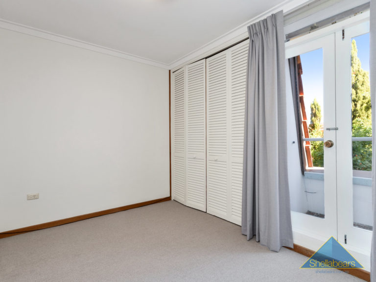 3/129 Labouchere gallery