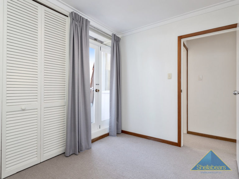 3/129 Labouchere gallery