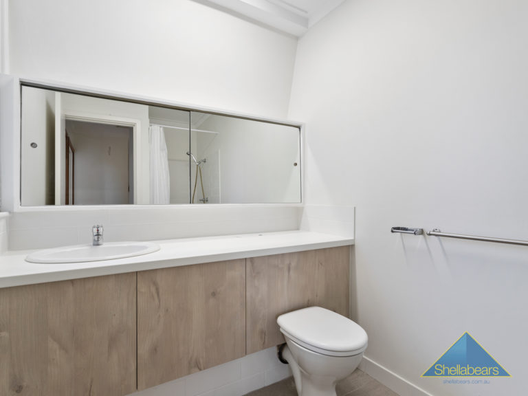 3/129 Labouchere gallery