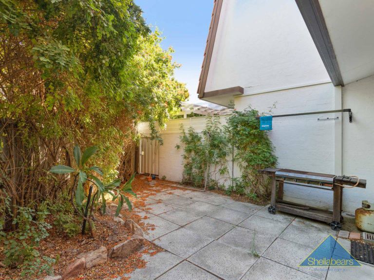 3/129 Labouchere gallery