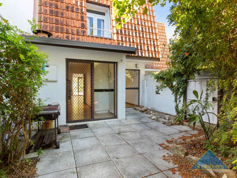 3/129 Labouchere gallery