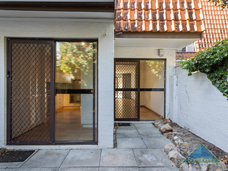 3/129 Labouchere gallery