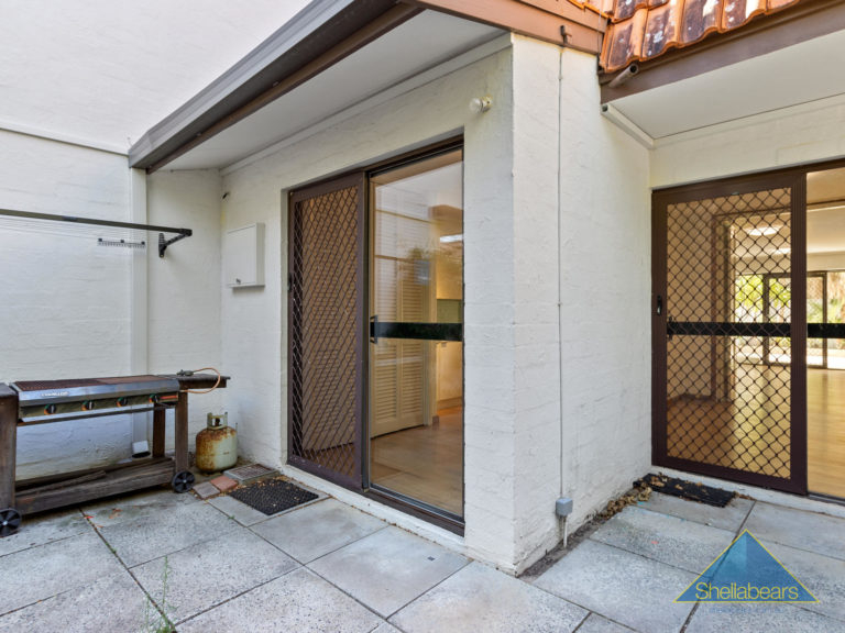 3/129 Labouchere gallery