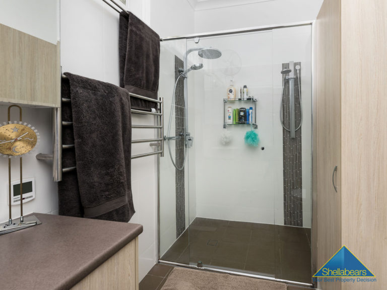 12 Railway Street gallery