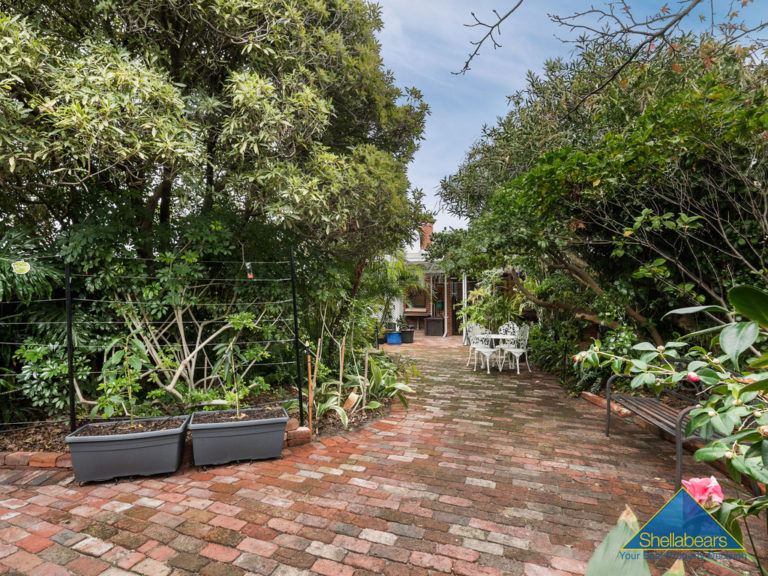 12 Railway Street gallery