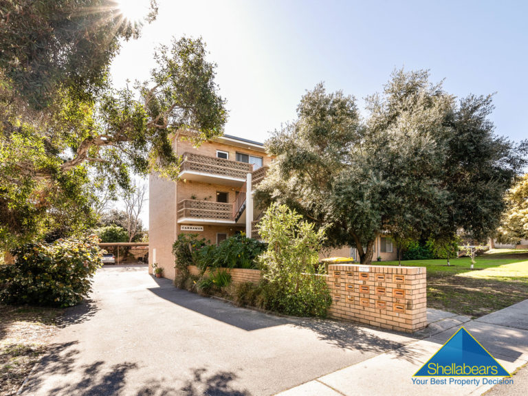 14/23 Glyde Street gallery