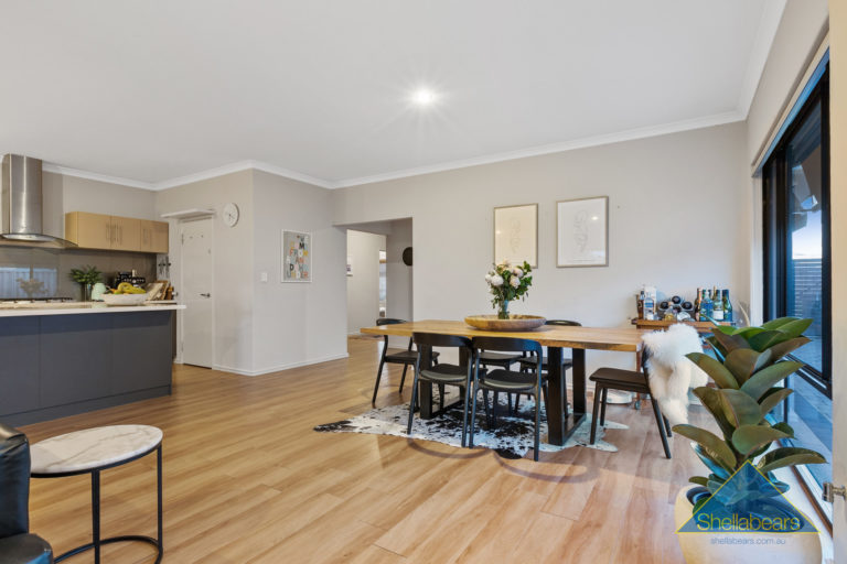 15 Binnia Mews gallery