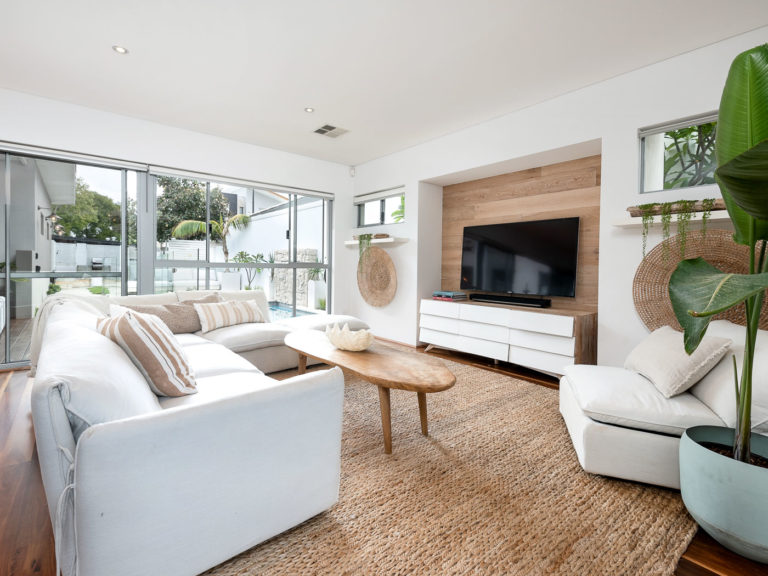 13A Victoria Street gallery