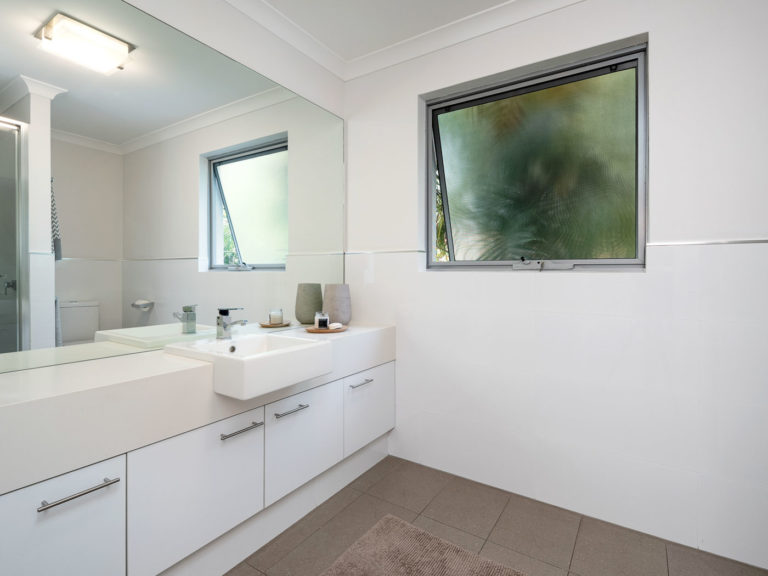 13A Victoria Street gallery