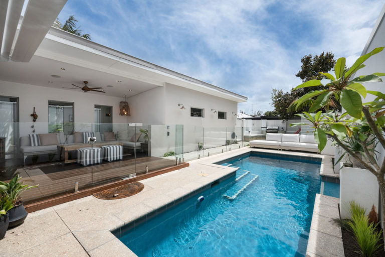 13A Victoria Street gallery