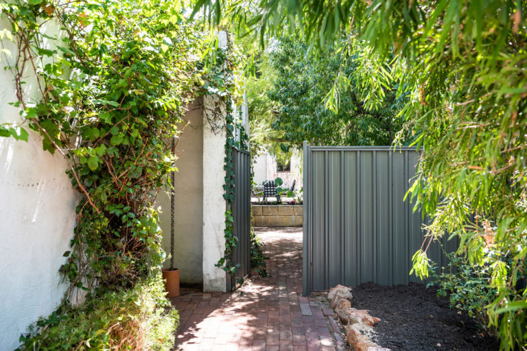 16 Burt Street gallery