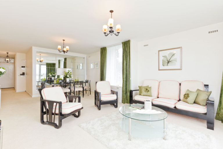 1/1 Johnson Parade gallery