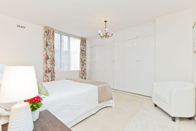 1/1 Johnson Parade gallery