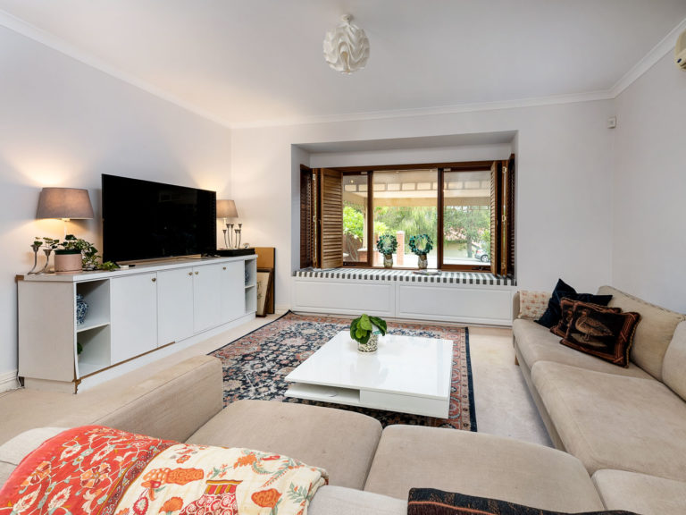 24 Jacaranda Avenue gallery