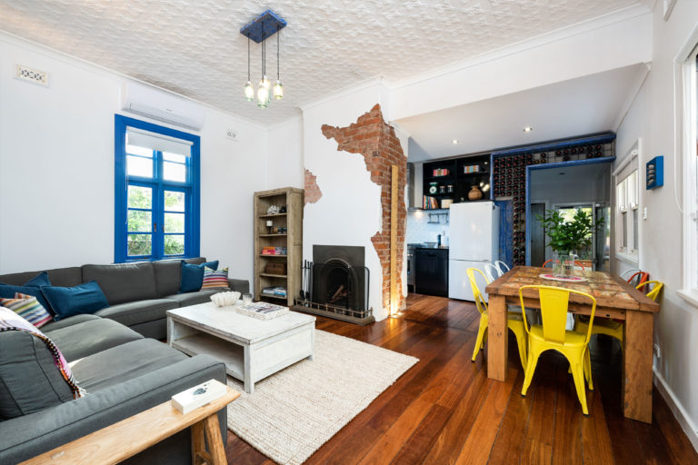 16 Perth Street gallery