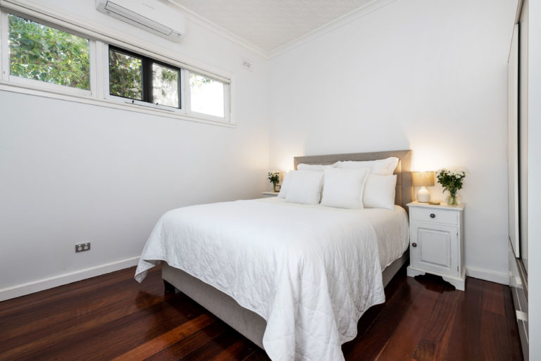 16 Perth Street gallery
