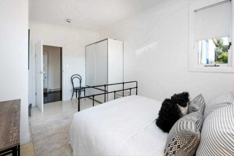 16 Perth Street gallery
