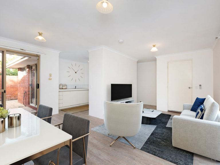 2/21 St Leonards Street gallery