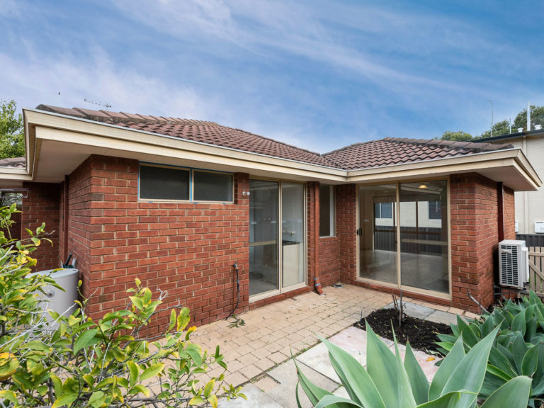 2/21 St Leonards Street gallery