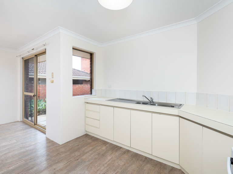 2/21 St Leonards Street gallery