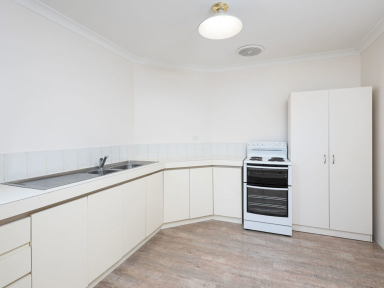 2/21 St Leonards Street gallery