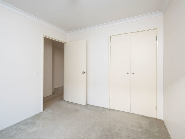 2/21 St Leonards Street gallery