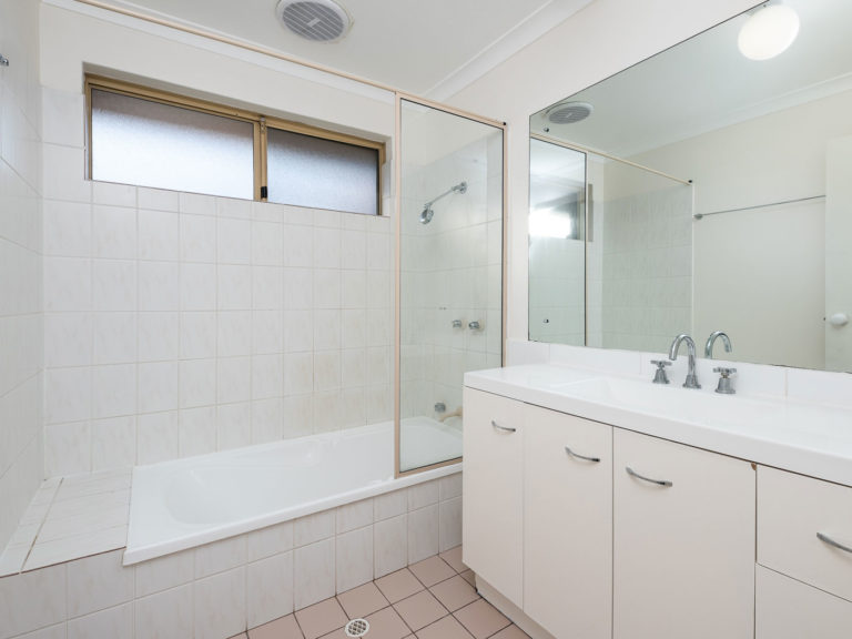 2/21 St Leonards Street gallery