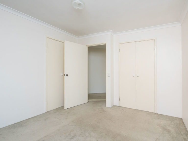 2/21 St Leonards Street gallery