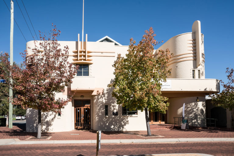 2/21 St Leonards Street gallery