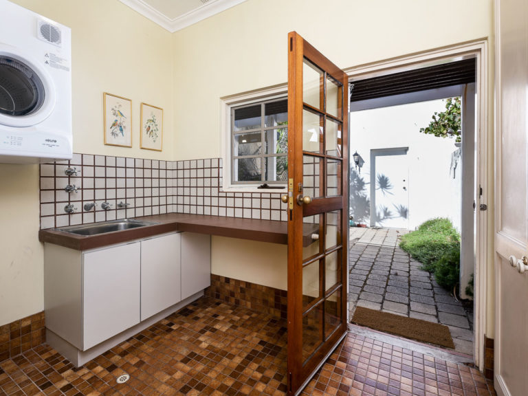 22R Keane Street gallery