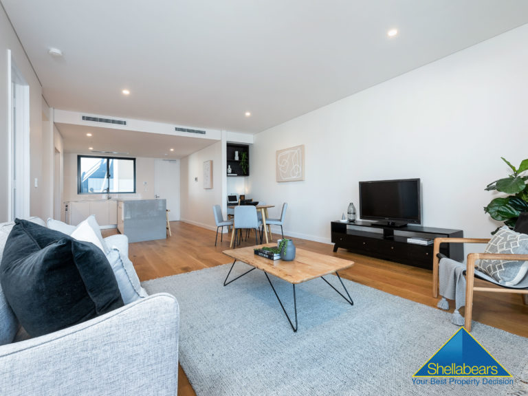 4/15 Lime Street gallery