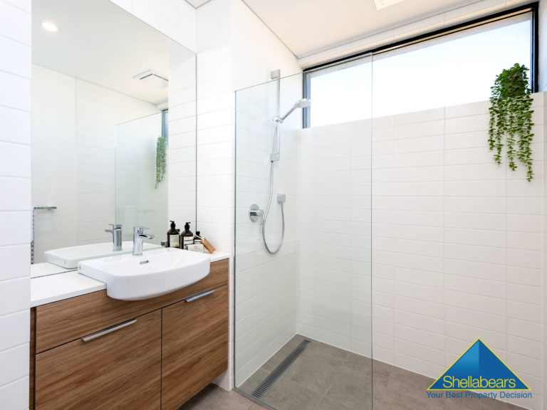 4/15 Lime Street gallery