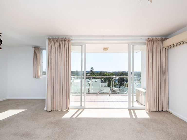 34/20 Dean Street gallery