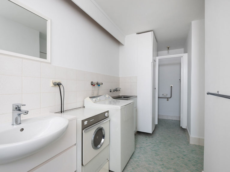 34/20 Dean Street gallery