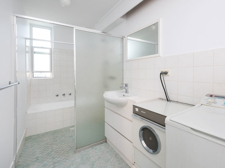 34/20 Dean Street gallery