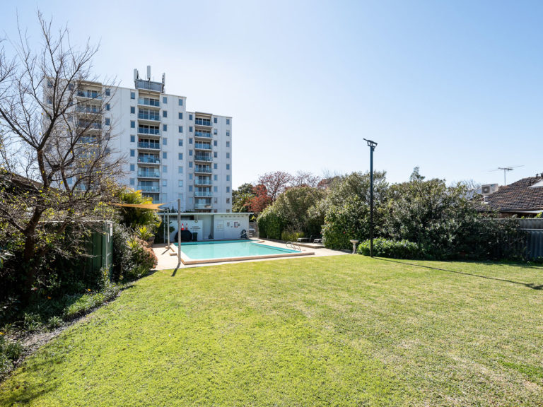 34/20 Dean Street gallery