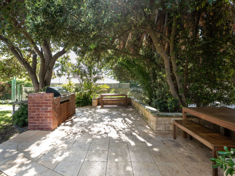 34/20 Dean Street gallery