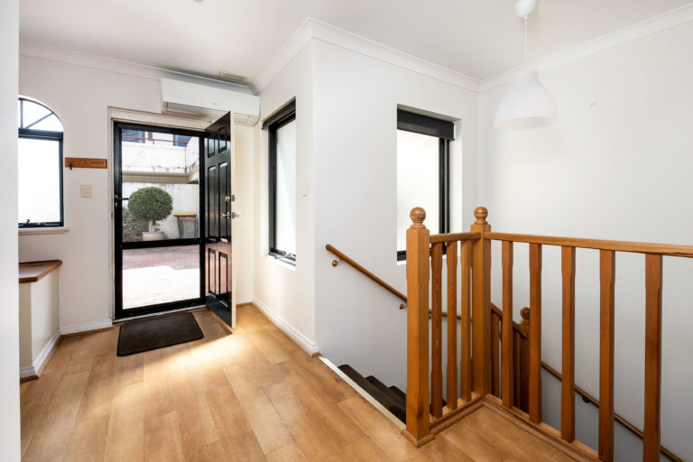 4/6 Bindaring Parade gallery